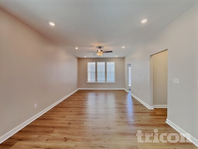 Foto del edificio - 85 Pear Blossom Pkwy