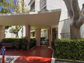 Building Photo - 17021 N Bay Rd