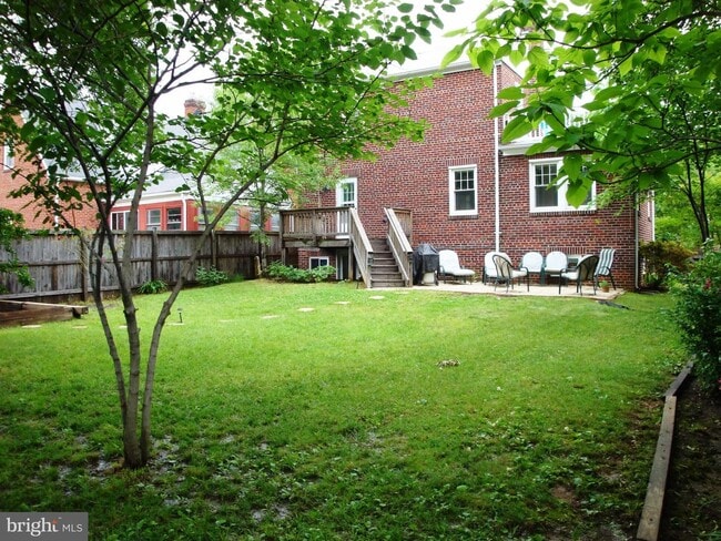 Building Photo - 534 N Monroe St