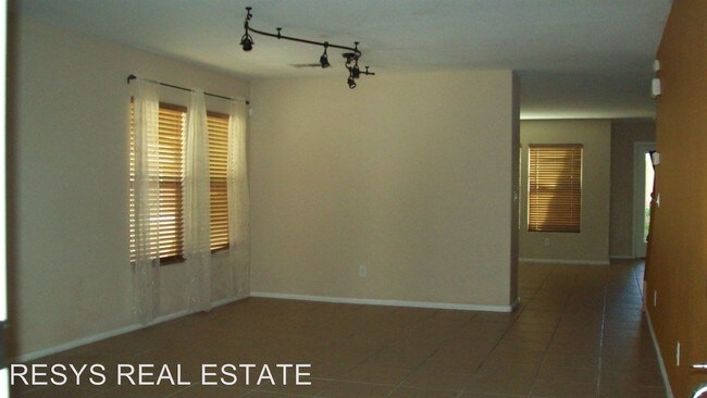Building Photo - 5 br, 3 bath House - 805 WARWICK CASTLE DR