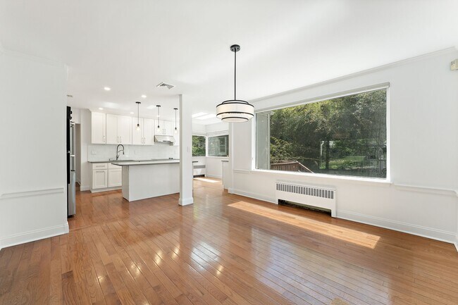 Building Photo - 128 Moorland Dr