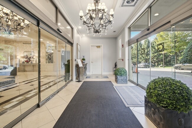 Foto del edificio - 6600 Seminary Woods Pl