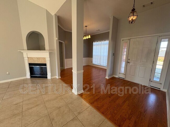 Foto del edificio - 2026 Lake Forest Dr