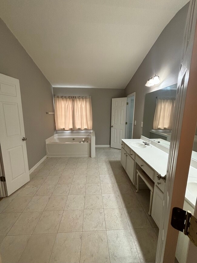 Building Photo - 1718 Bentridge Dr