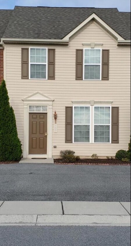 Foto principal - 507 White Pine Dr