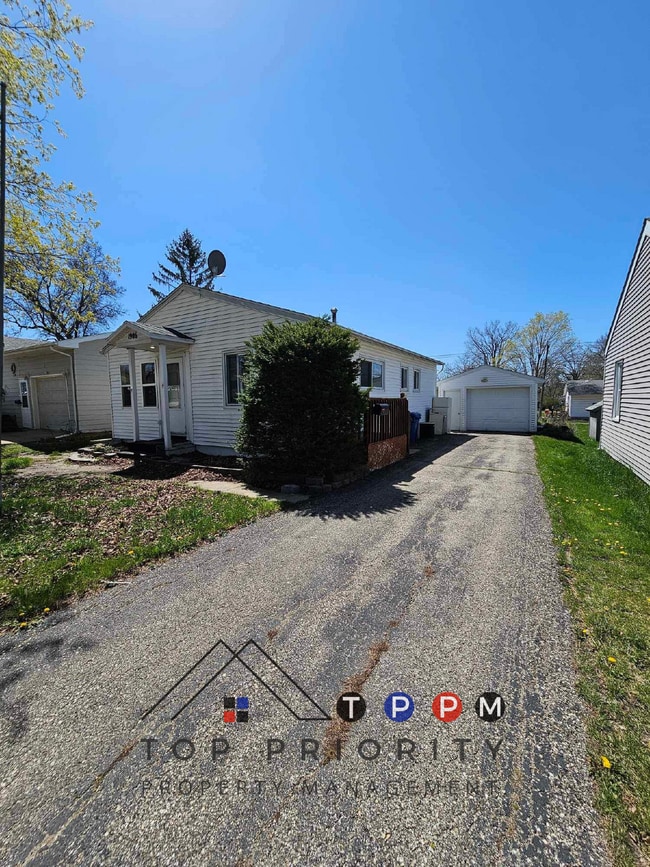Building Photo - 3 Bedroom | 1 Bathroom Single Family Home ...