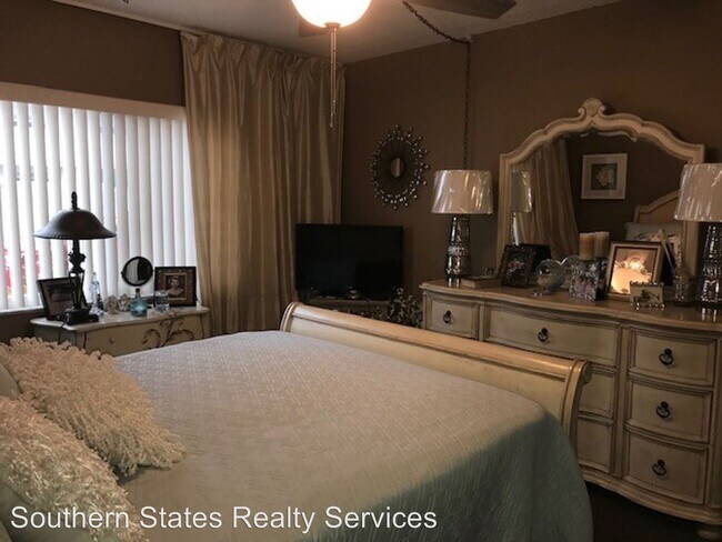 Foto del edificio - 3009 N Halifax Ave