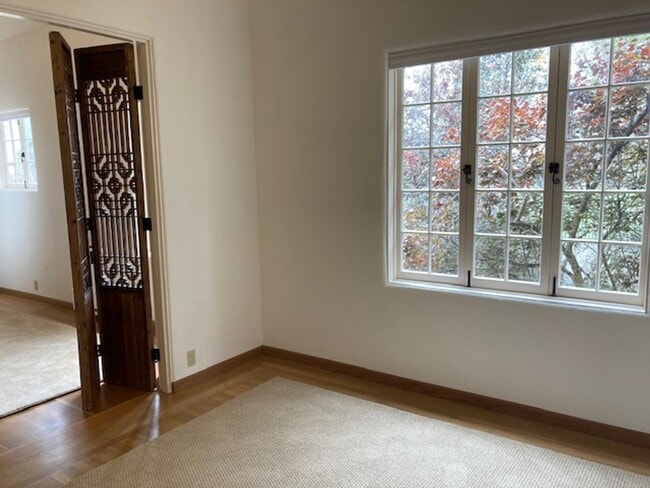 Foto del edificio - Cortes Street (680) - The Historical GT Ma...