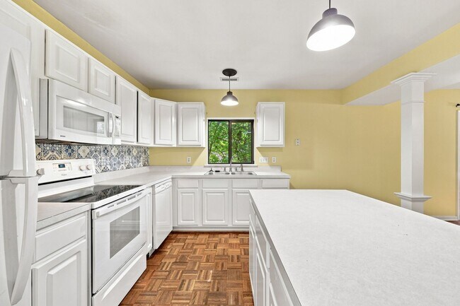 Foto del edificio - 322 Whispering Oaks Dr