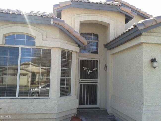 Foto del edificio - 143 W Smoke Tree Rd