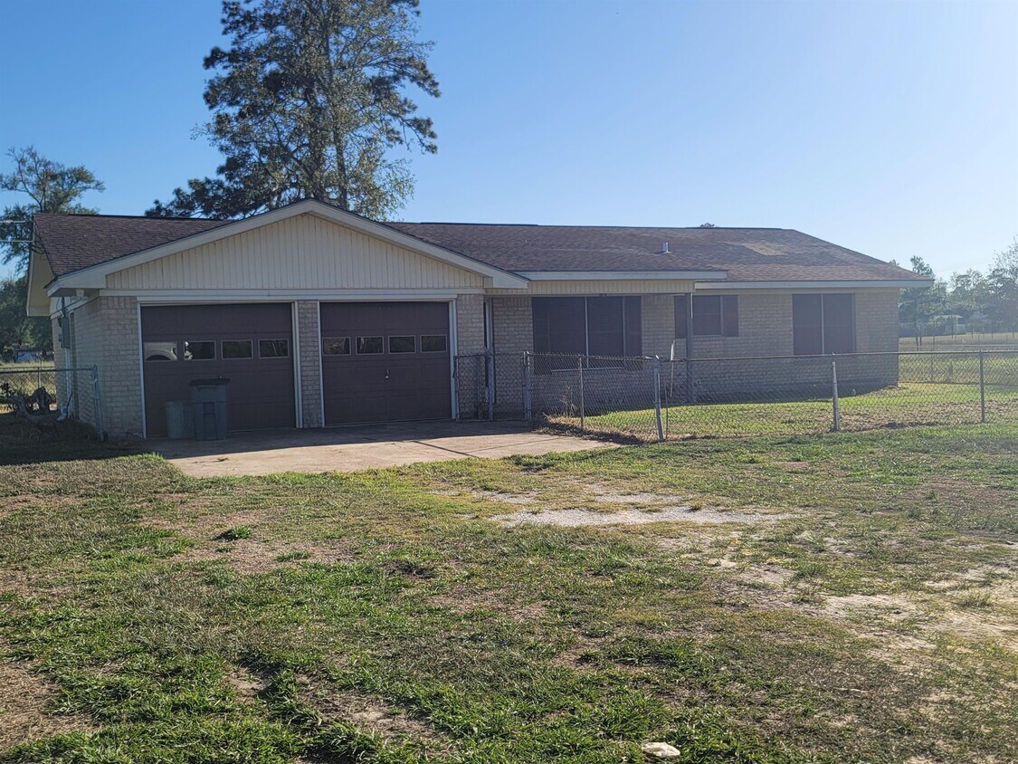 6048 W Round Bunch Rd, Orange, TX 77630 House Rental in Orange, TX