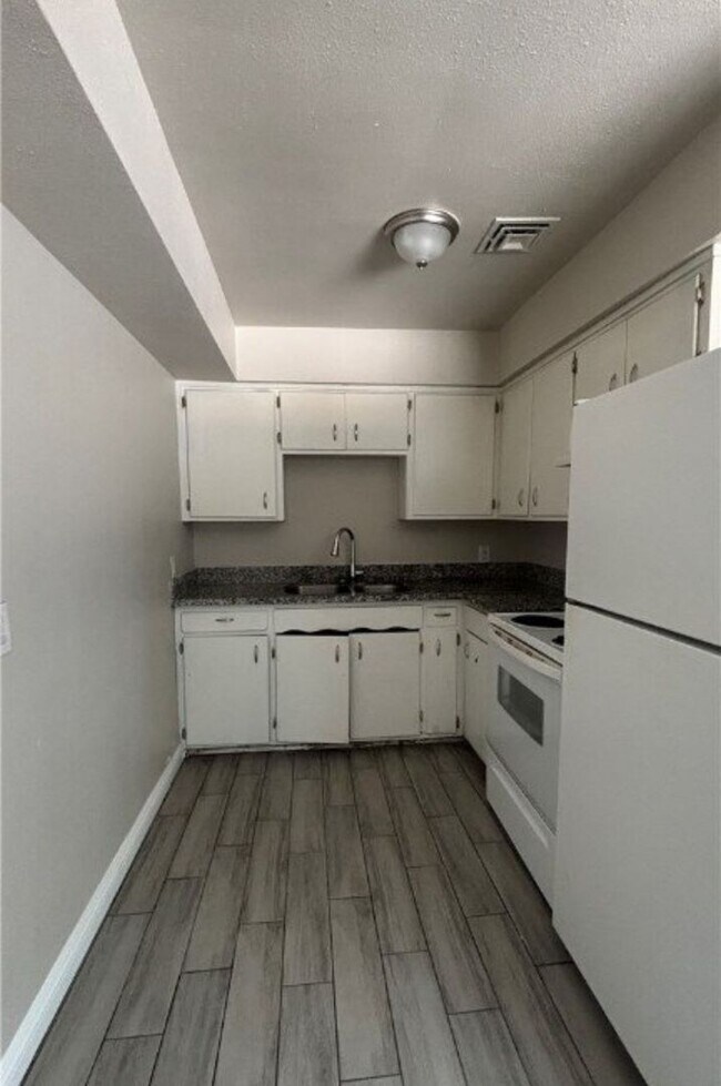 Foto del edificio - 718 W Wilson Ave
