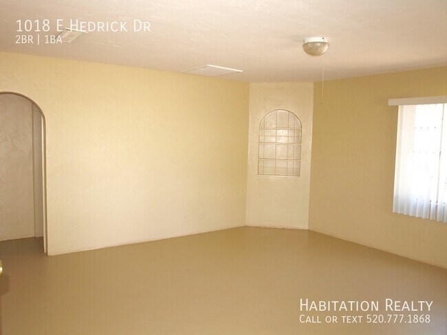 Building Photo - Hedrick Acres 2BR w/central AC, 2 miles fr...