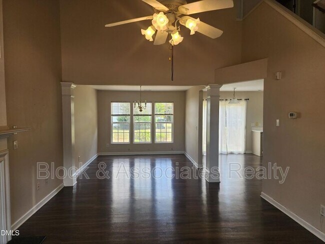Foto del edificio - 4820 Loganshire Ln