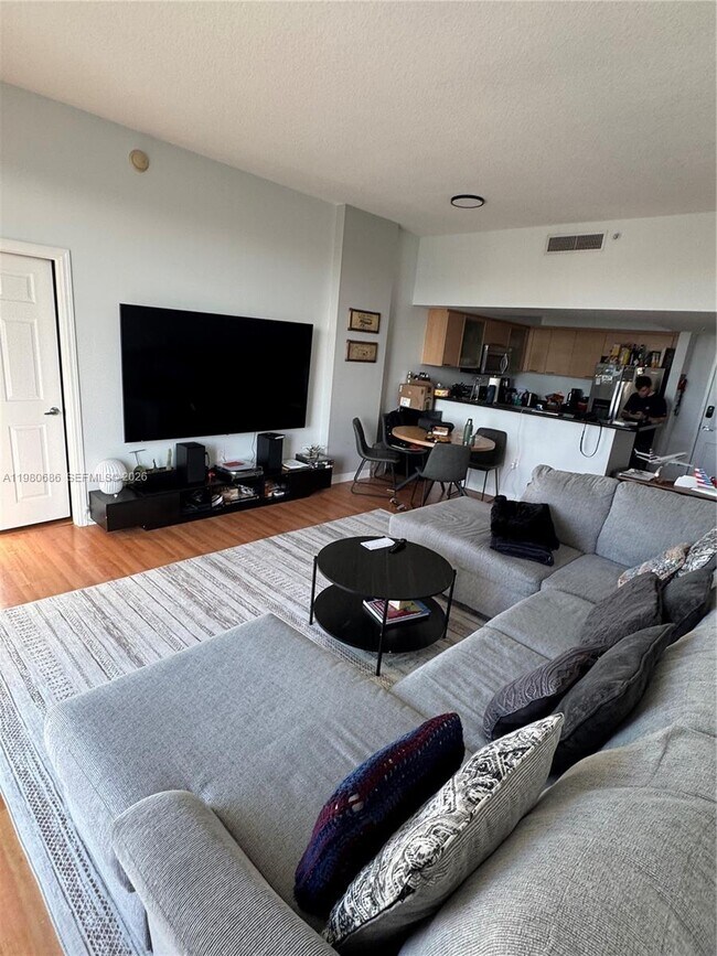 Foto del edificio - 140 S Dixie Hwy