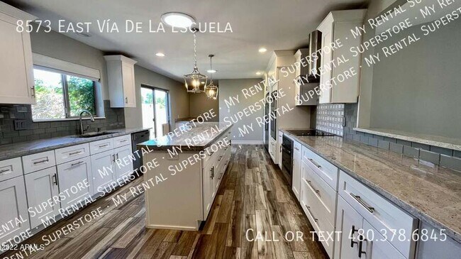 Foto del edificio - 8573 E Vía De La Escuela