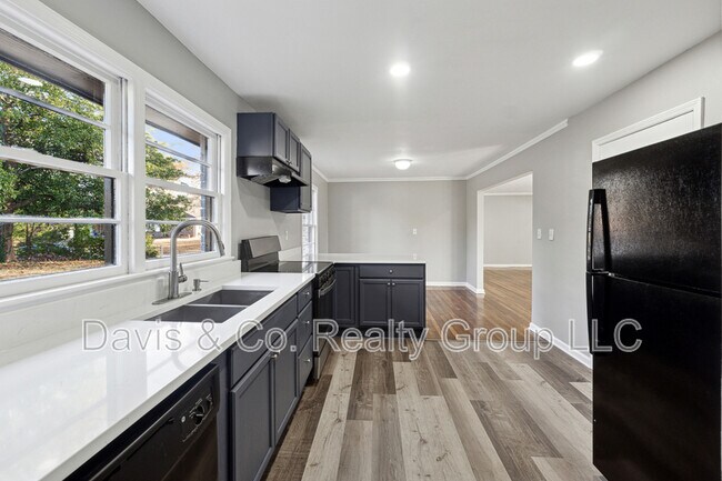 Foto del edificio - 2385 Tilson Rd