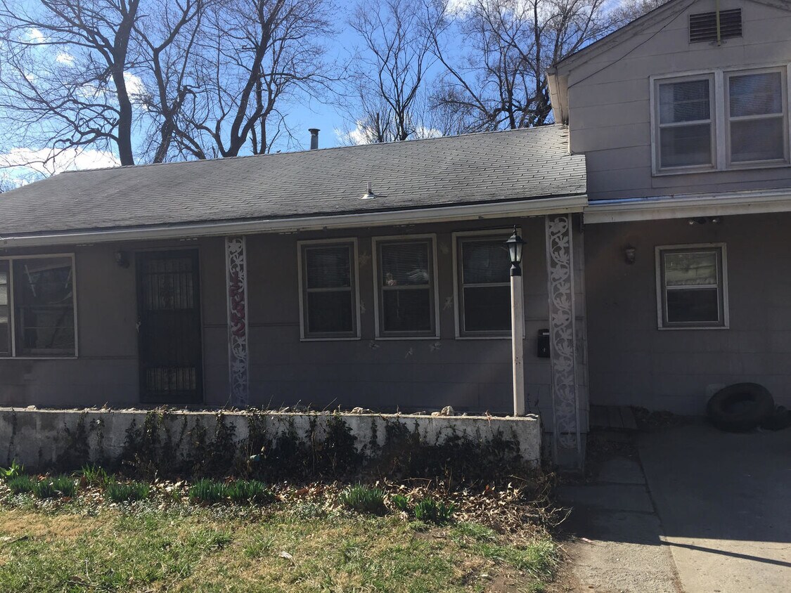 Primary Photo - 1532 S McCoy St