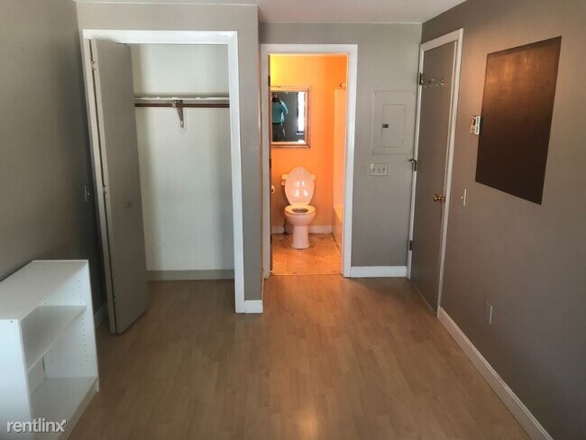Building Photo - 1 br, 1 bath Apartment - 429 Main Street