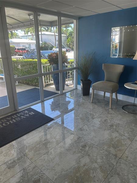 Foto del edificio - 550 Bayshore Dr