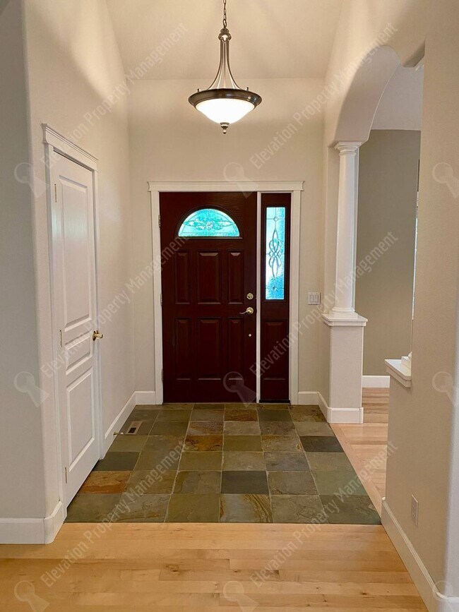 Building Photo - 3-BR 2-BA Boyd Acres Beauty
