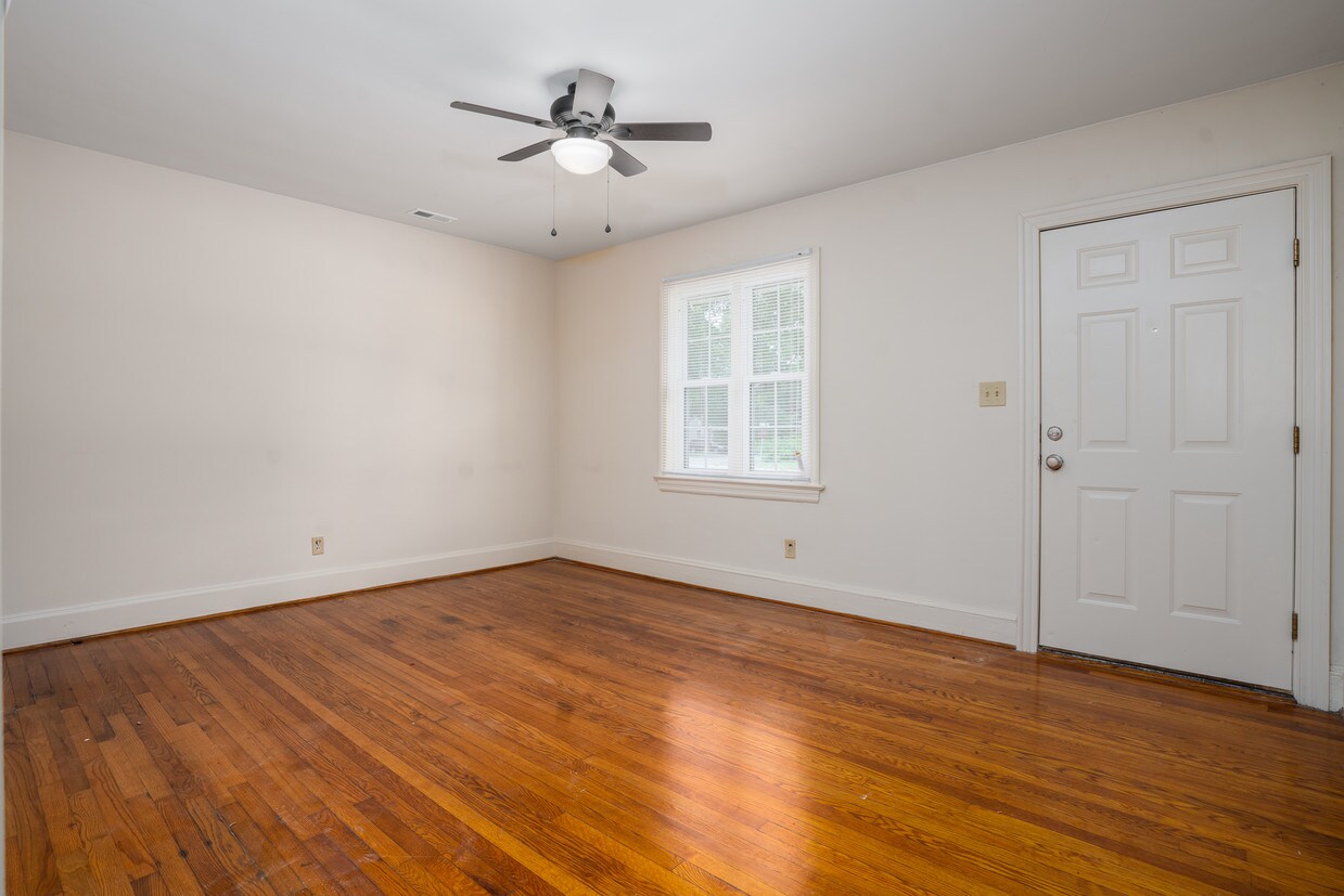 Primary Photo - 1113 Pitt St