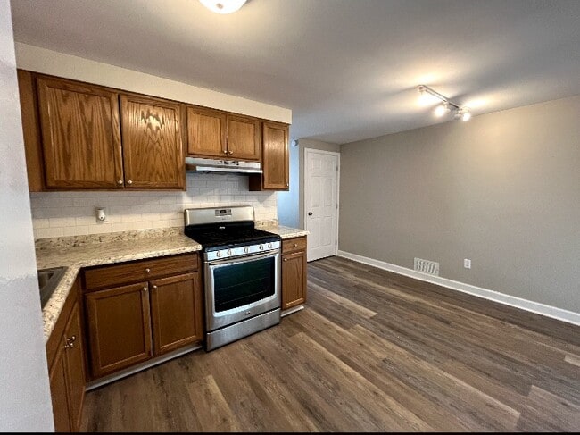 Building Photo - 1390 Lincoln Dr