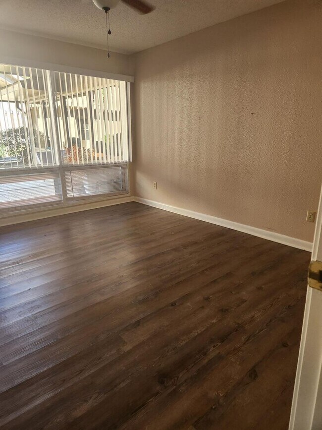 Building Photo - Pier West Condo