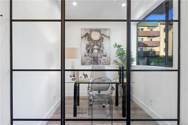 Foto del edificio - 18307 Collins St