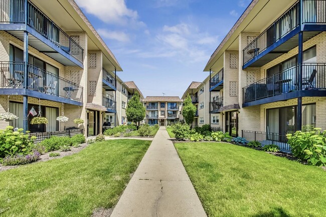 Building Photo - 6563 N Harlem Ave