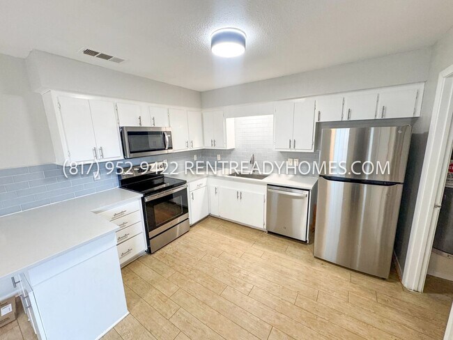 Foto del edificio - 349 Bass Rd