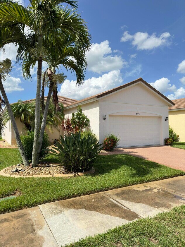 Foto principal - 875 SW Rocky Bayou Terrace