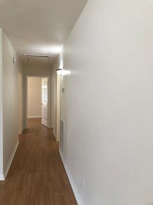 Building Photo - 560 Beverly Dr
