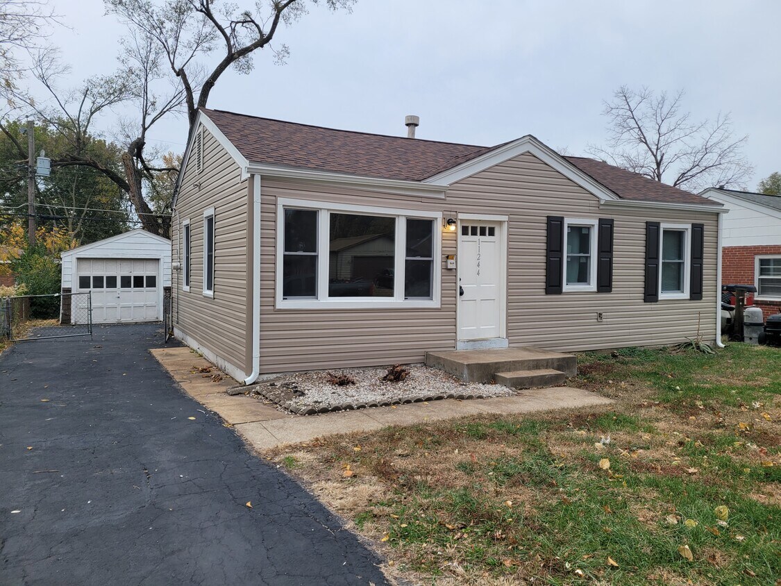 Foto principal - 11244 Saint Clement Ln