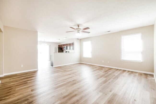 Foto del edificio - 6439 Emerald Springs Dr