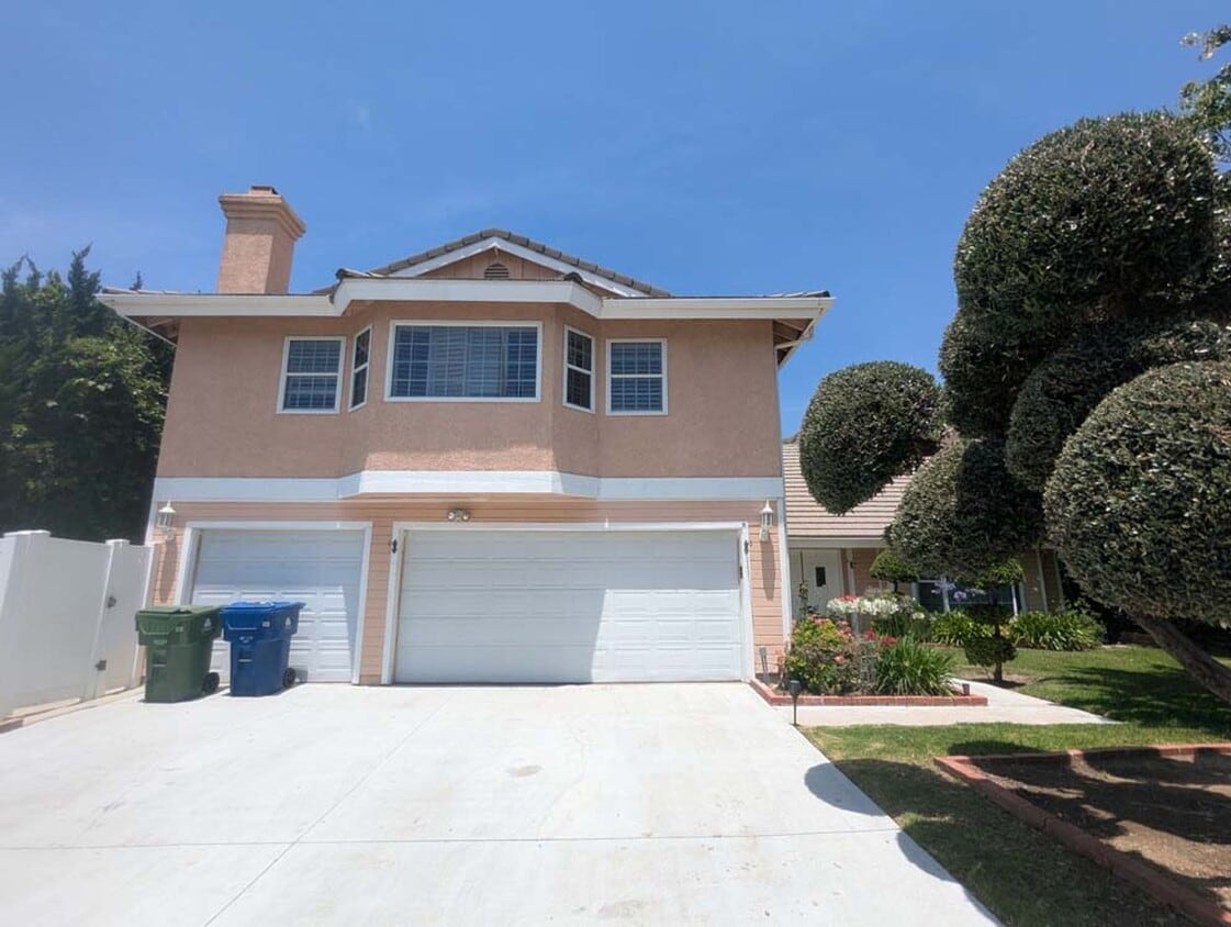 Primary Photo - Beautiful and Spacious 4 Bed, 3 Bath Home ...