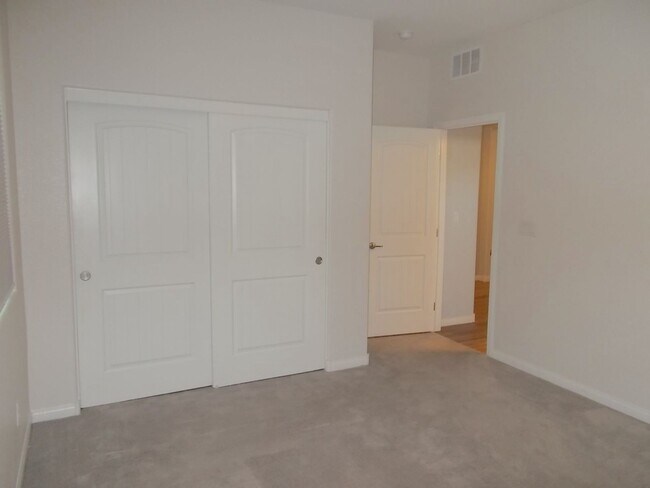 Building Photo - 1401 Cattail Falls St