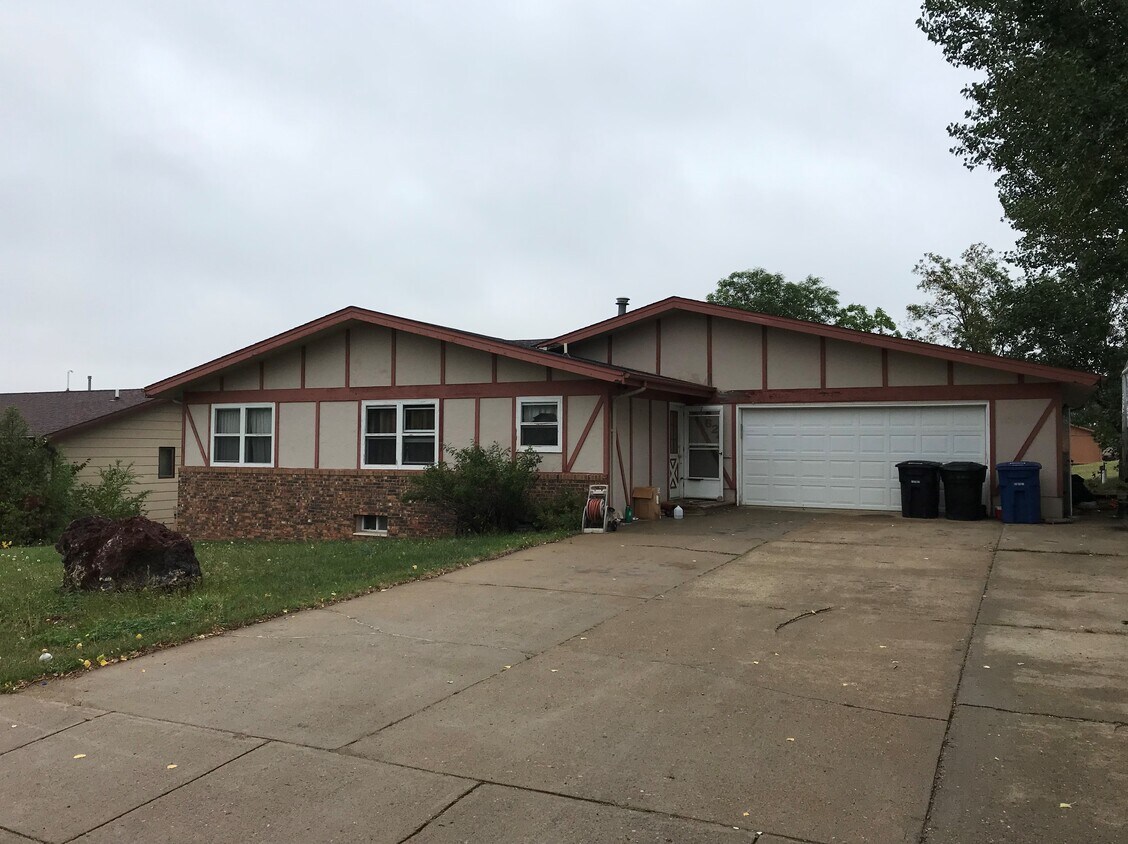 624 3rd Avenue East, Dickinson, ND 58601 House Rental in Dickinson