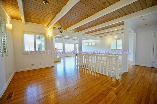 Building Photo - Immaculate Mill Valley Home with Bonus Apa...