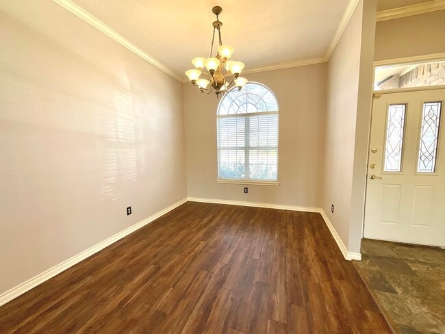 Building Photo - 209 Sooner St