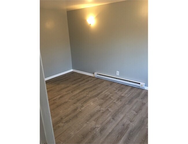 Building Photo - 807 Stoll Street Unit 1