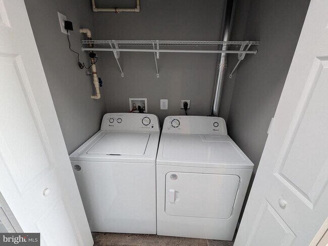 Foto del edificio - 53 Liberty Rd