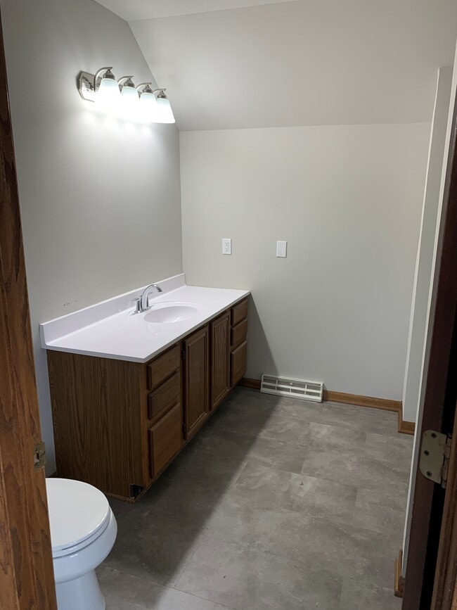 Building Photo - 300 Lexington Dr