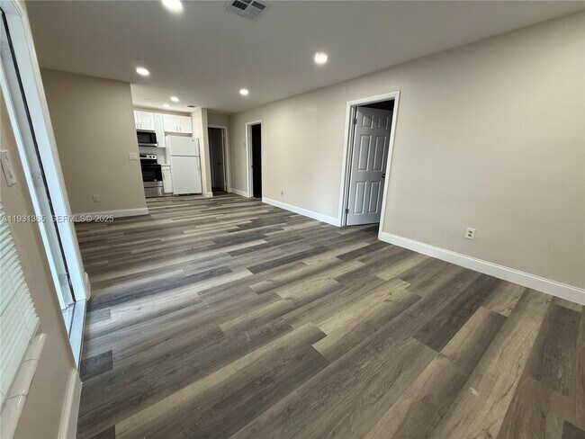 Building Photo - 3033 NW 43rd Ave