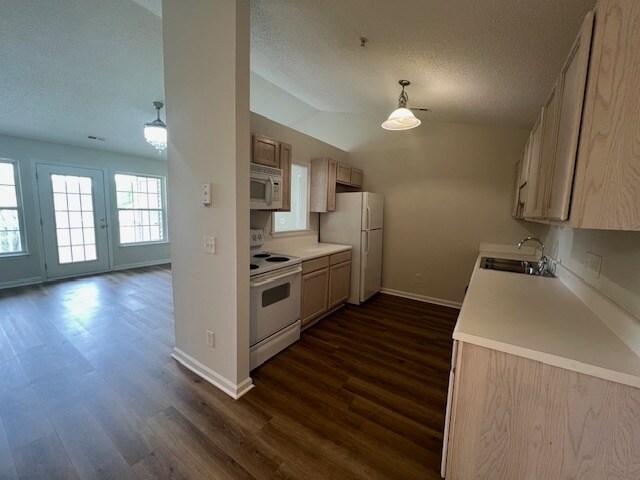Building Photo - 905 Hanahan Ct