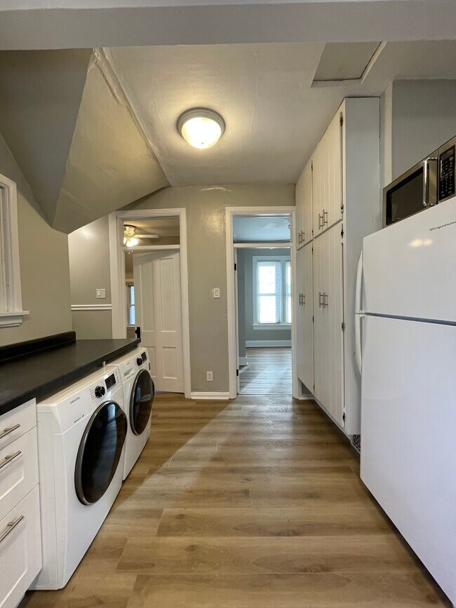Foto del edificio - 663 4th Ave NW