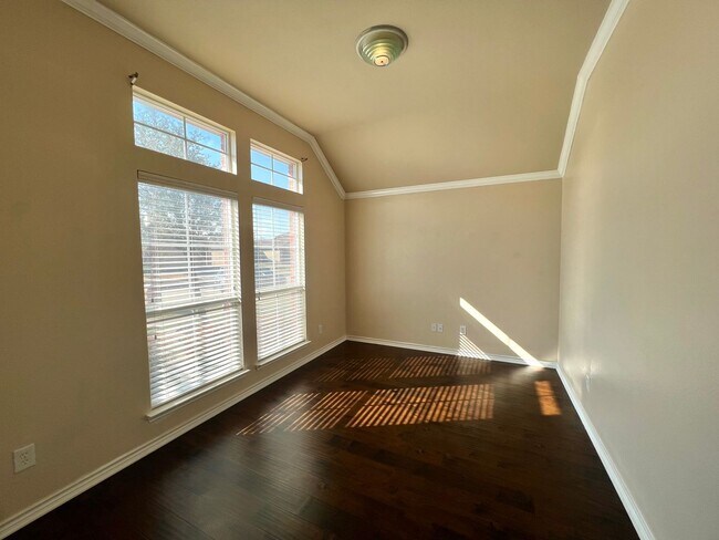 Building Photo - 15004 Waters Dr