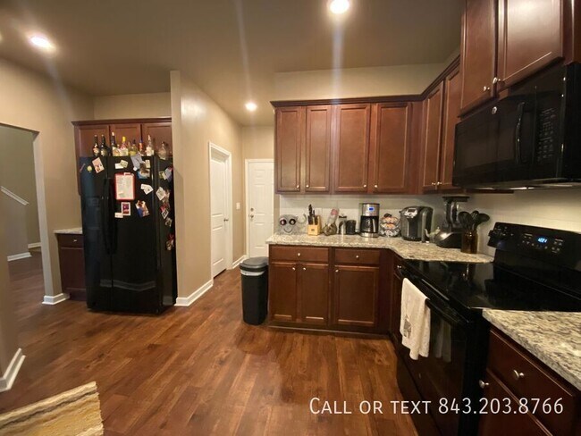 Foto del edificio - 219 Lazy River Ln
