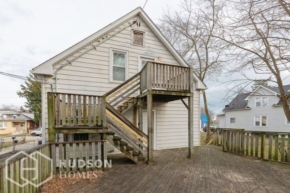 Building Photo - AVAILABLE NOW! - 910 S MARTIN LUTHER KING ...