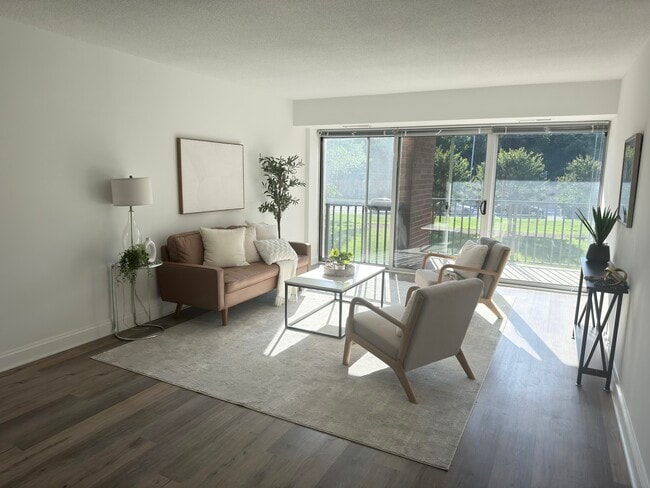 Building Photo - 1300 Army Navy Dr